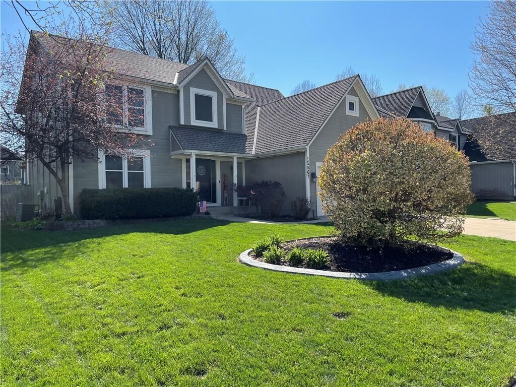 Property Photo:  15567 S Apache Circle  KS 66062 
