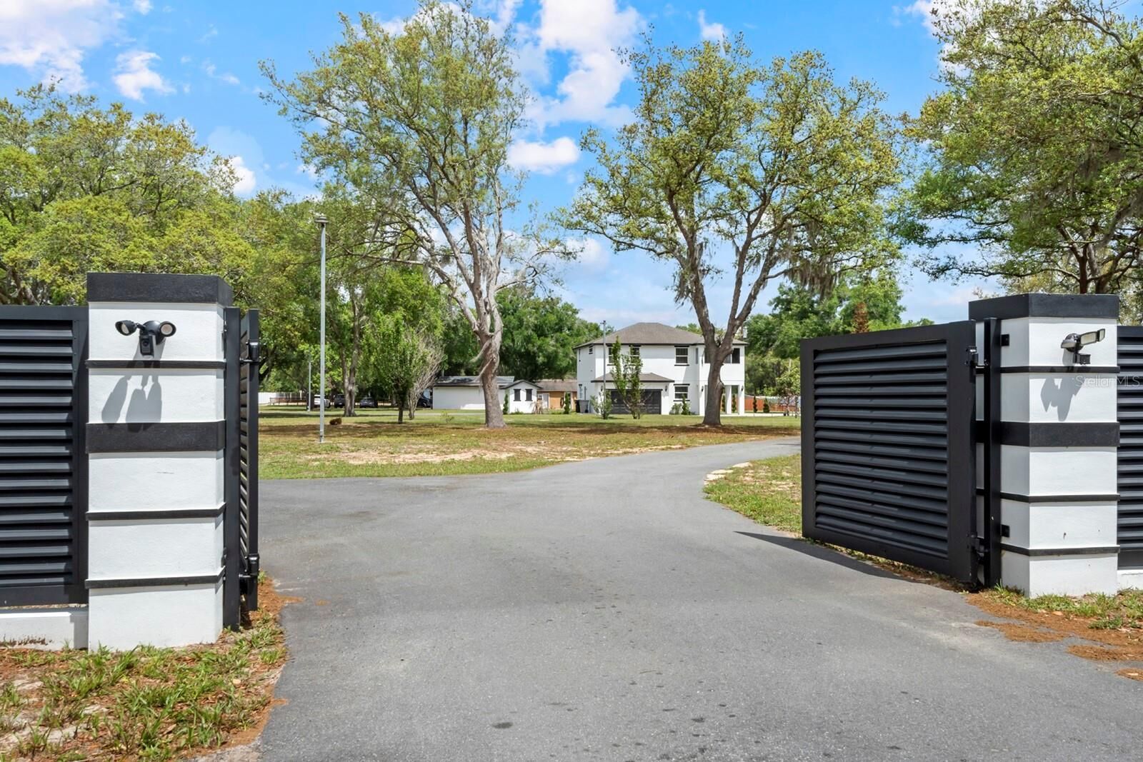 Property Photo:  2509 Appy Lane  FL 32712 