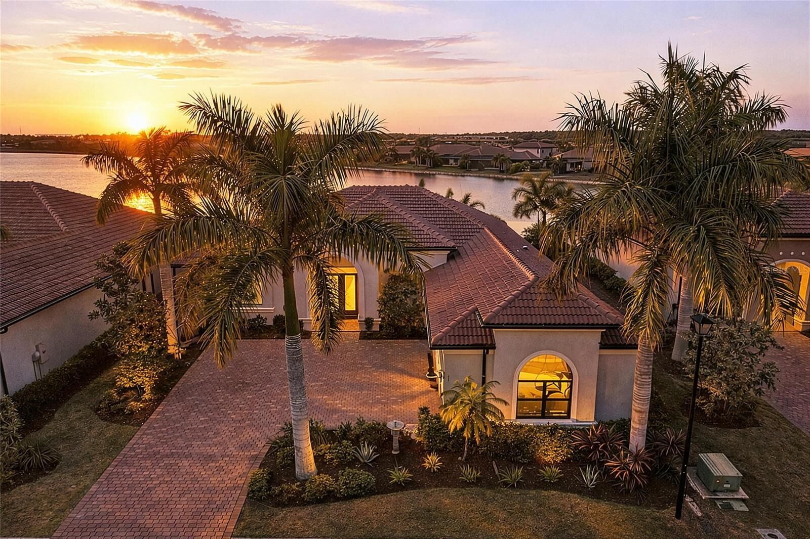 Property Photo:  352 Maraviya Boulevard  FL 34275 