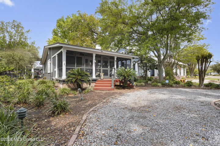 Property Photo:  614 2nd Street  MS 39501 