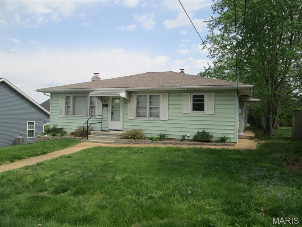 Property Photo:  410 S Oak Street  MO 63084 
