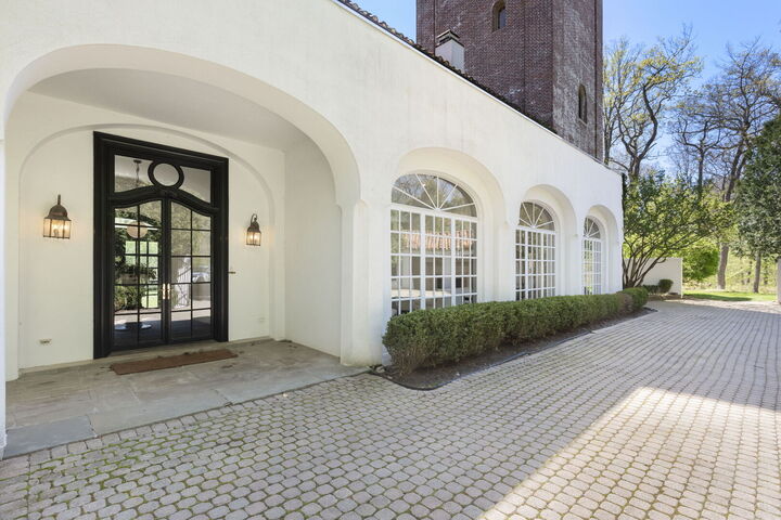 Property Photo:  51 S Mayflower Road  IL 60045 