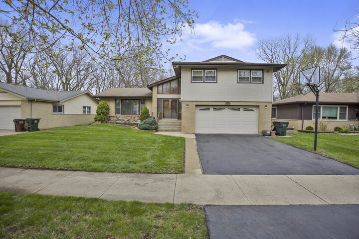 Property Photo:  19213 Center Avenue  IL 60430 