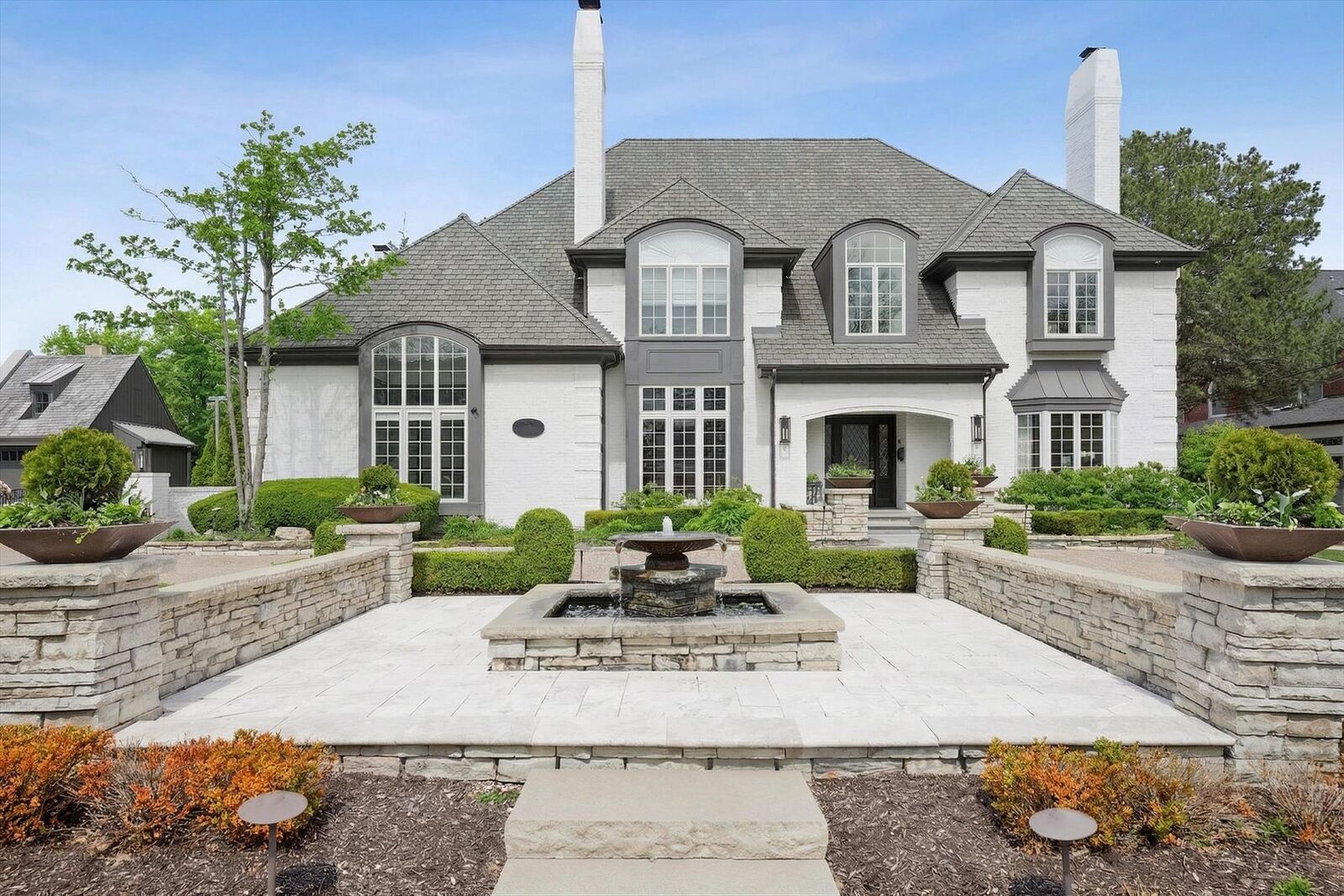 Property Photo: 21 E 8th Street IL 60521