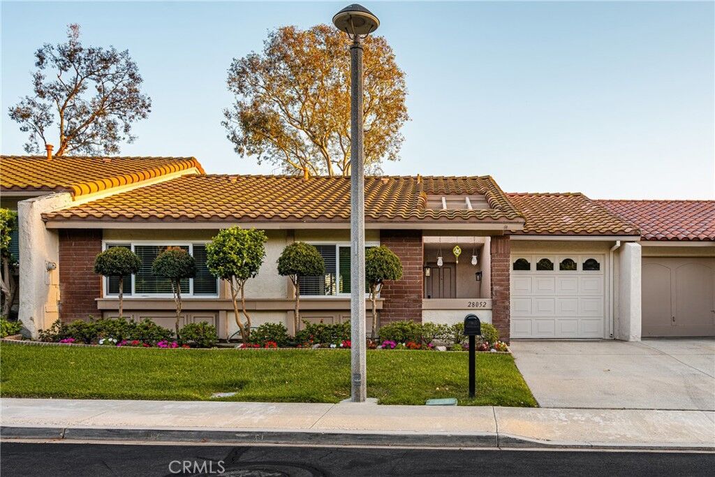 Property Photo:  28052 Via Herrera  CA 92692 