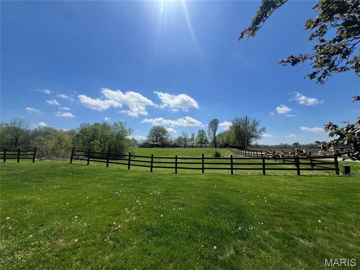 Property Photo:  172 Ballpark Trail  IL 62056 