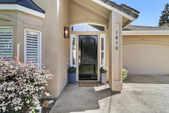 Property Photo:  1610 Arden Bluffs Lane  CA 95608 