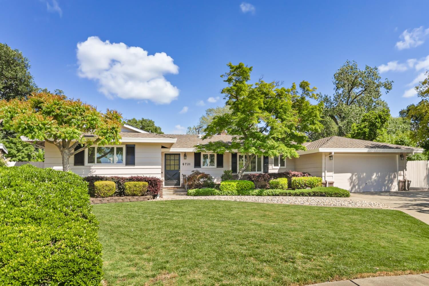 Property Photo: 6721 Swenson Way CA 95831