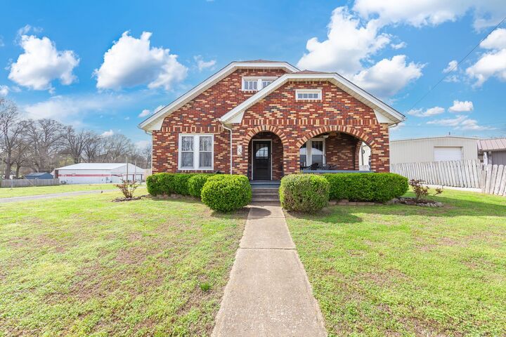 Property Photo:  105 S Trenton St  TN 38369 
