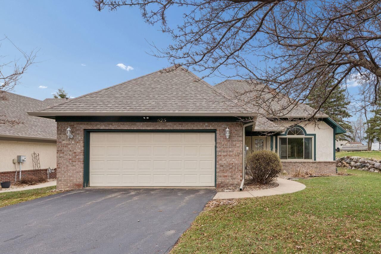 Property Photo: 625 E 1st Street MN 55387