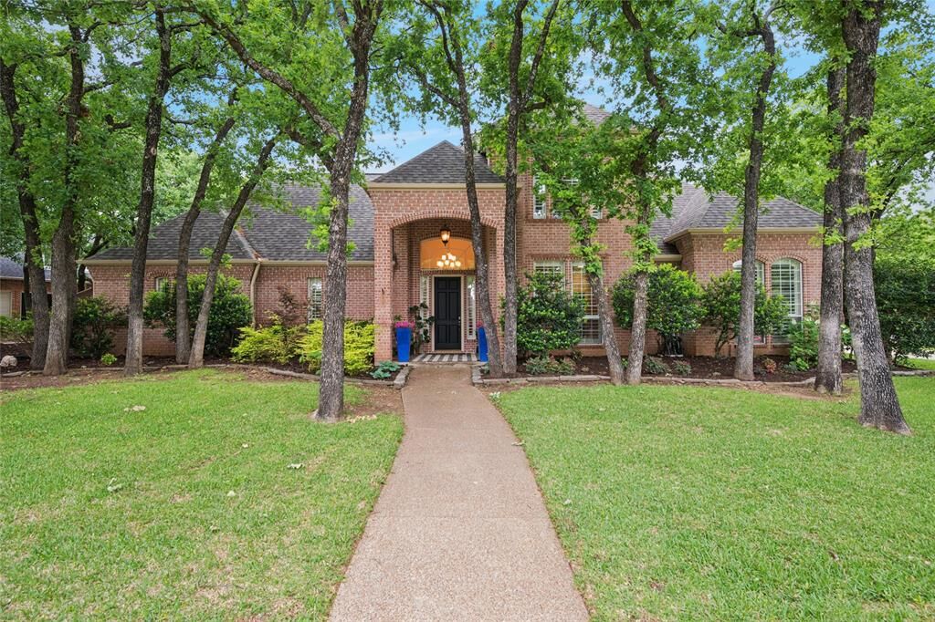 Property Photo:  1100 Oakmont Court  TX 76248 