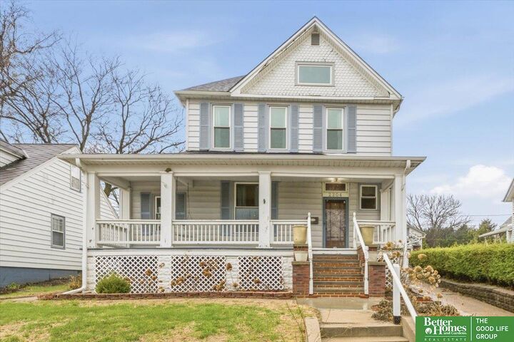 Property Photo: 2204 N 48 Street NE 68104