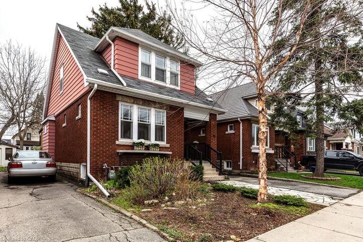 Photo de la propriété:  93 Houghton Avenue S  ON L8K 2M9 