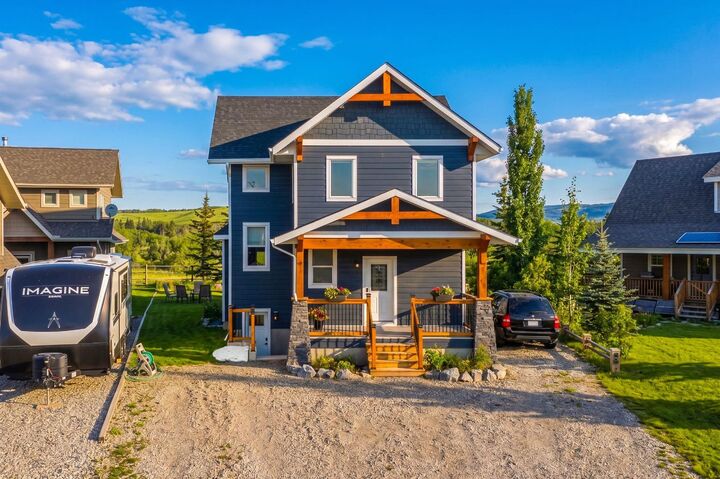 216 Cottageclub Crescent — photo 1