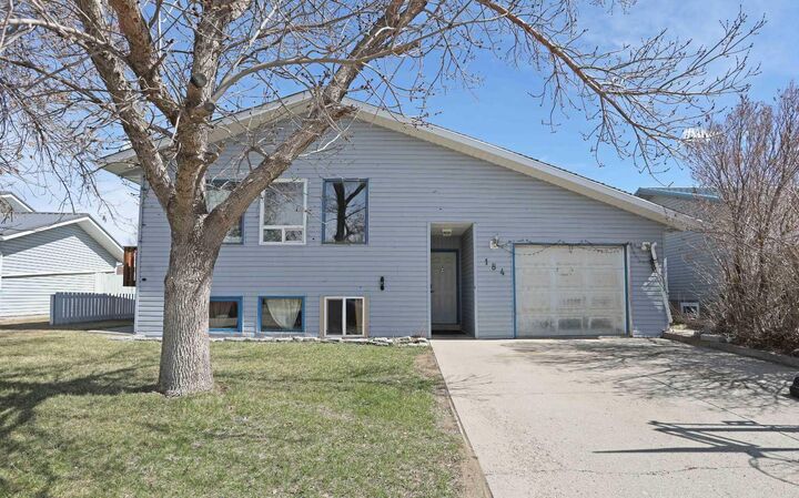 Photo de la propriété:  184 Upland Boulevard W  AB T1R 0R1 