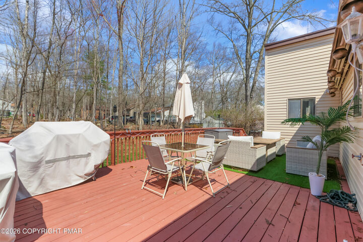 Property Photo:  110 Sundew Drive  PA 18301 
