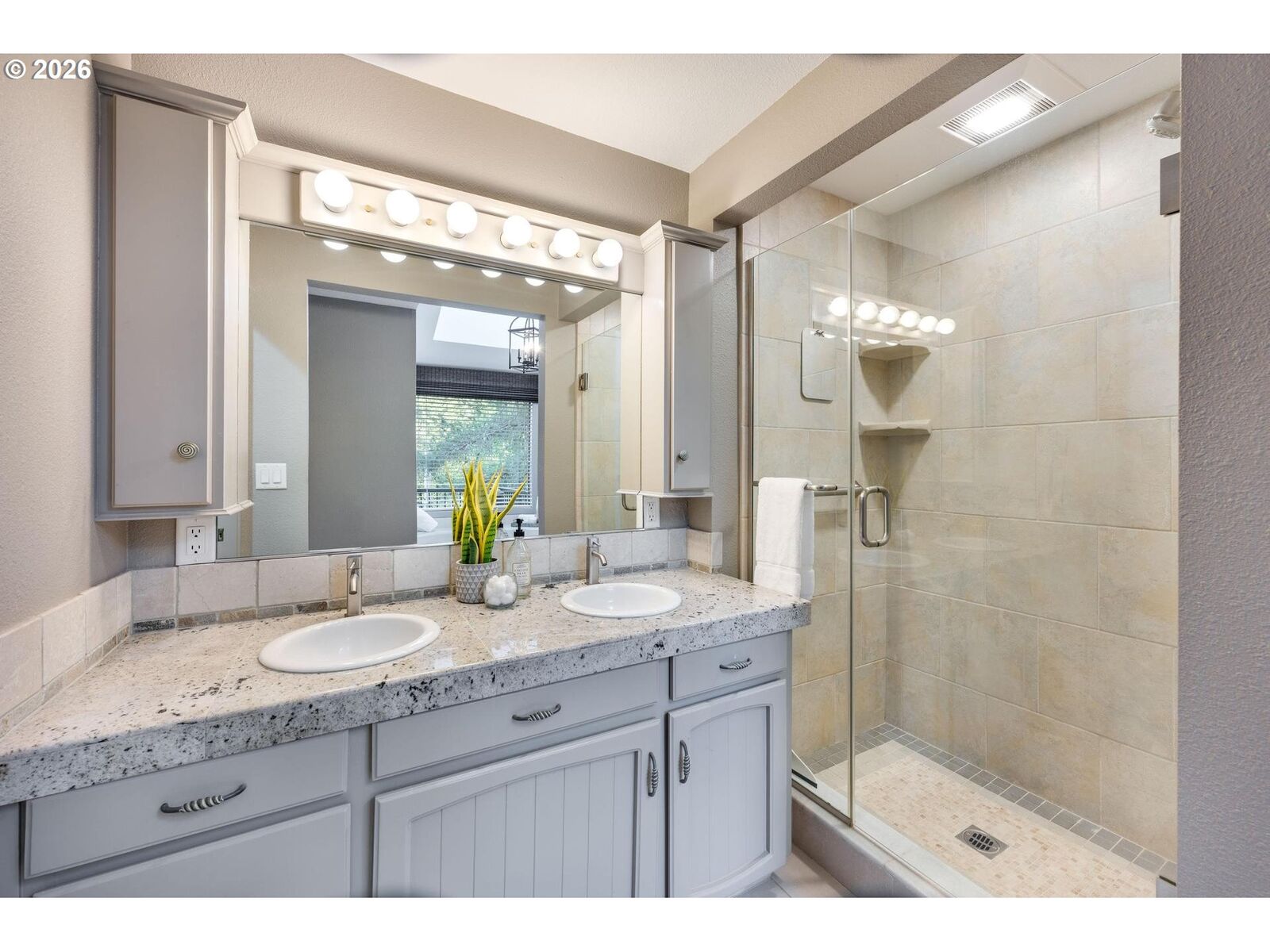 Property Photo:  211 NW Seblar Dr  OR 97210 