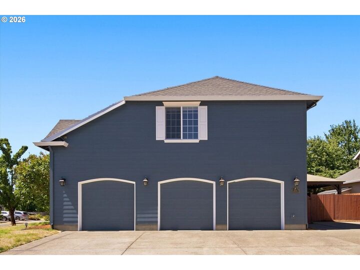 Property Photo:  211 W Hazelnut Dr  OR 97132 