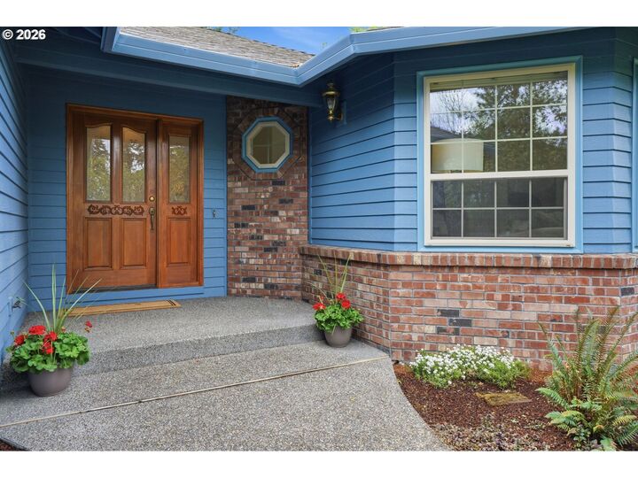 Property Photo:  4510 SE Pinehurst Ave  OR 97267 