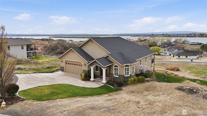 Property Photo:  228 SE Pelican  WA 98837 
