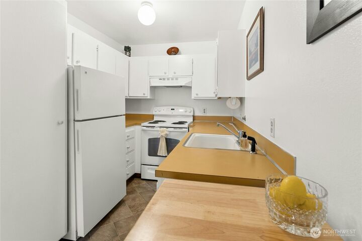 Property Photo:  6440  139th Place NE 12  WA 98052 