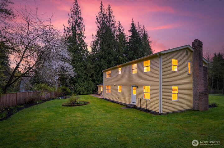 Property Photo:  18424  109th Avenue SE  WA 98296 