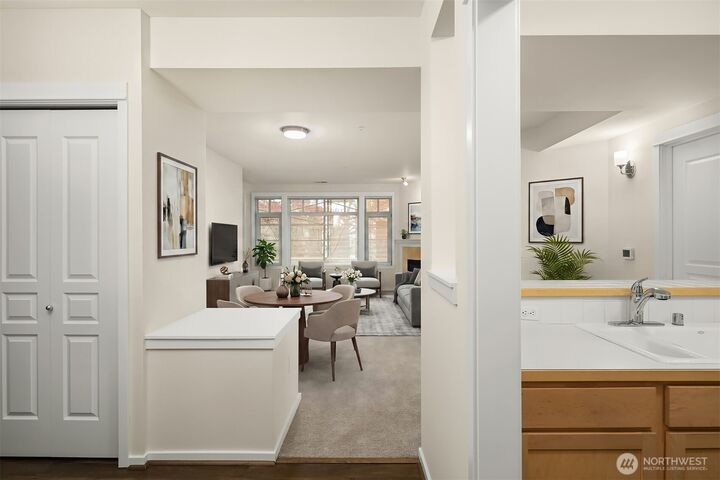 Property Photo:  109  2nd Street S 422  WA 98033 