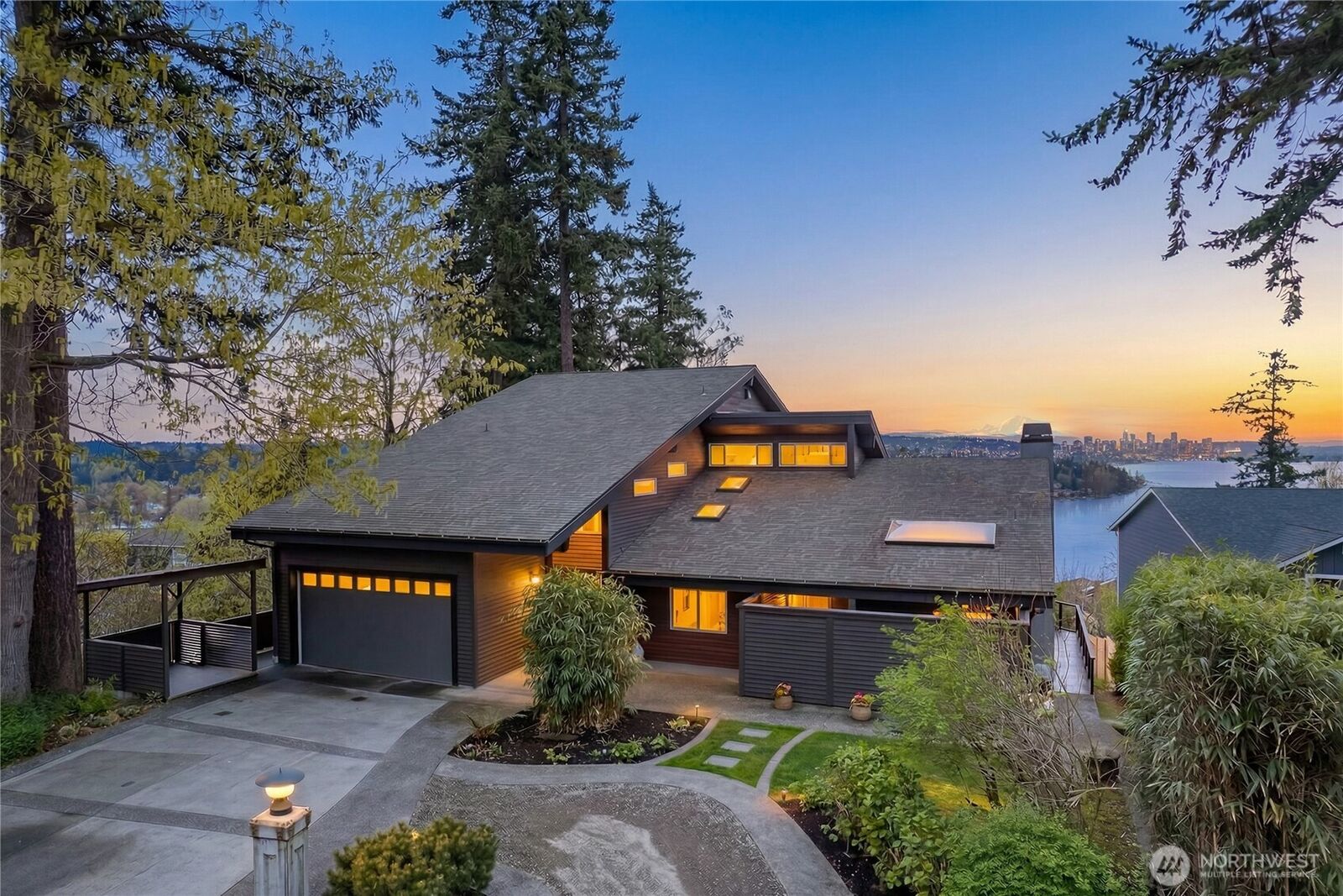 Property Photo:  11818  89th Place NE  WA 98034 