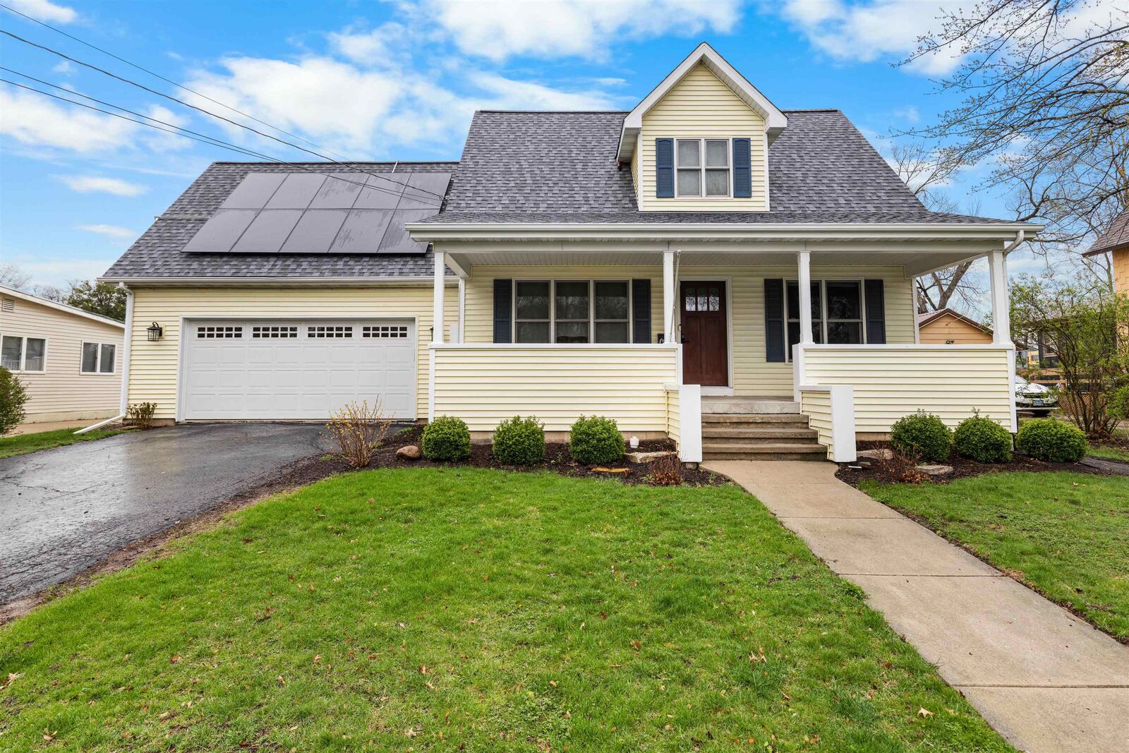 Property Photo:  607 S 6th Street  IL 61061 