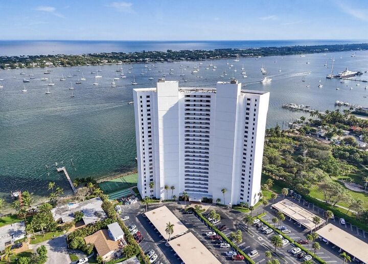 Property Photo:  5200 N Flagler Drive 902  FL 33407 