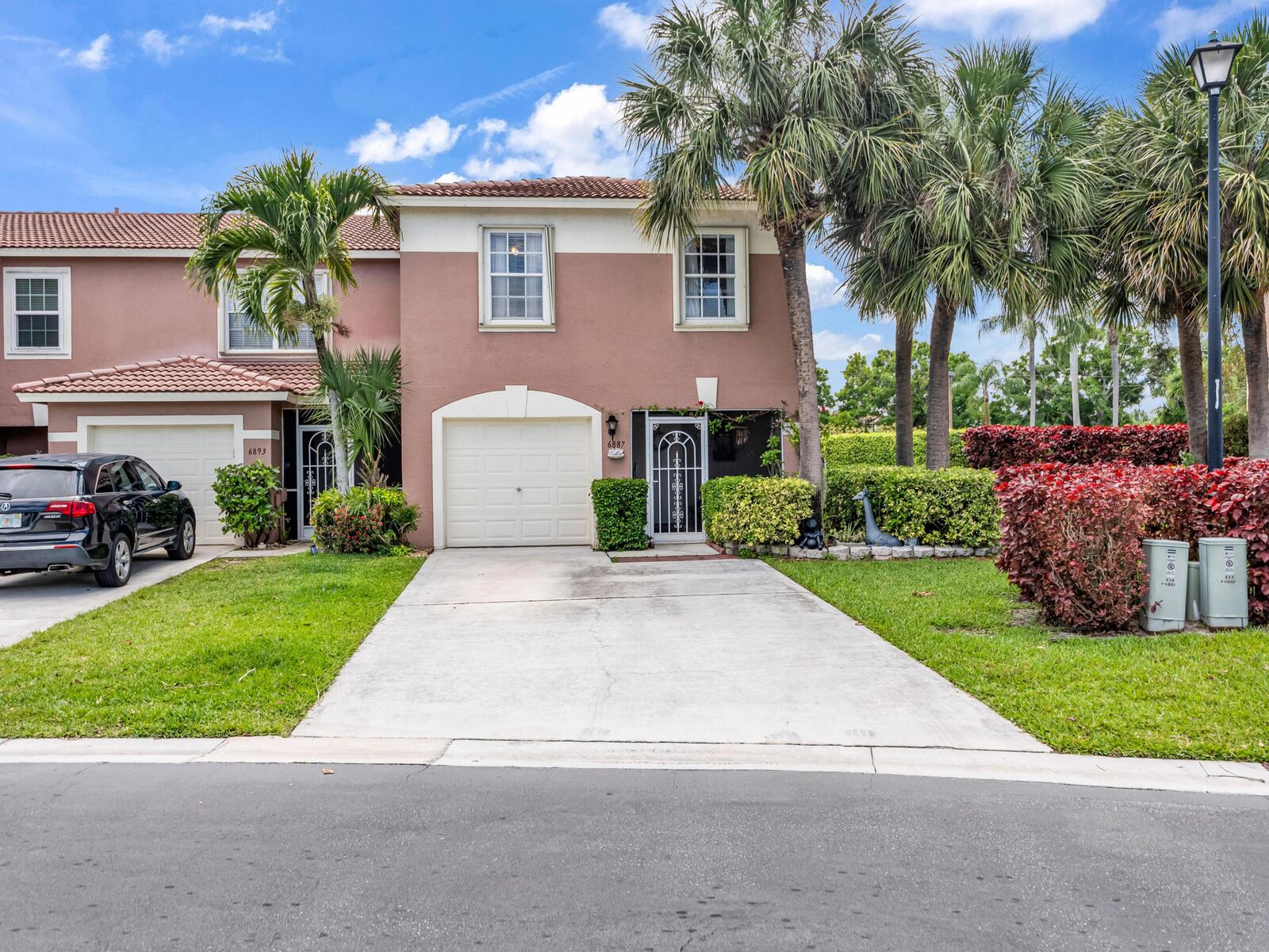 Property Photo:  6887 Willow Creek Run  FL 33463 