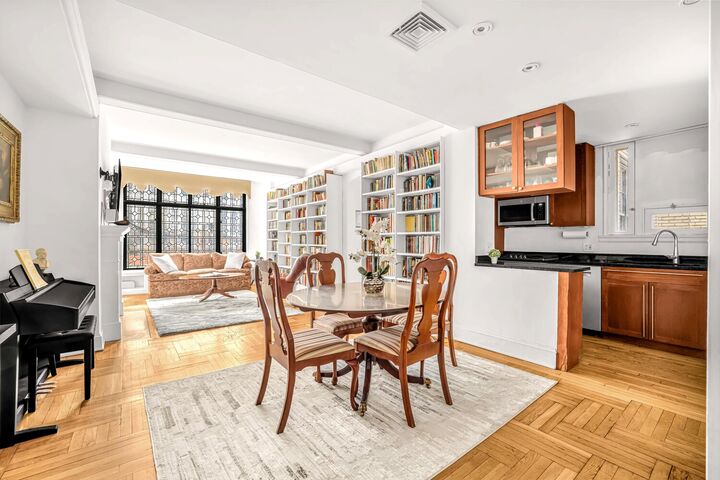 Property Photo:  40 W 67th Street 3D  NY 10023 