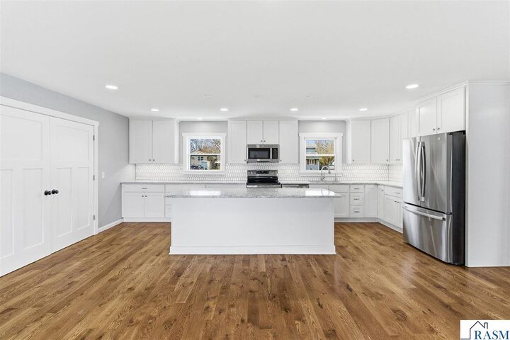 Property Photo:  409 SE 4th Avenue  MN 56065 