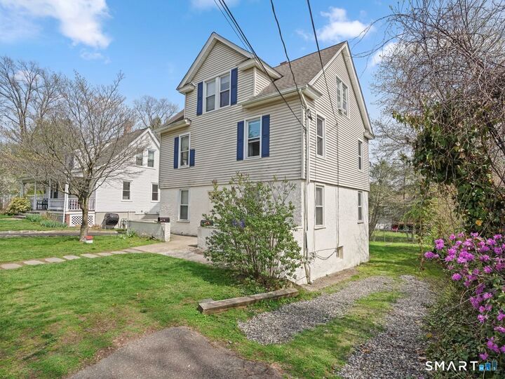 Property Photo:  25 Old Stratfield Road  CT 06825 