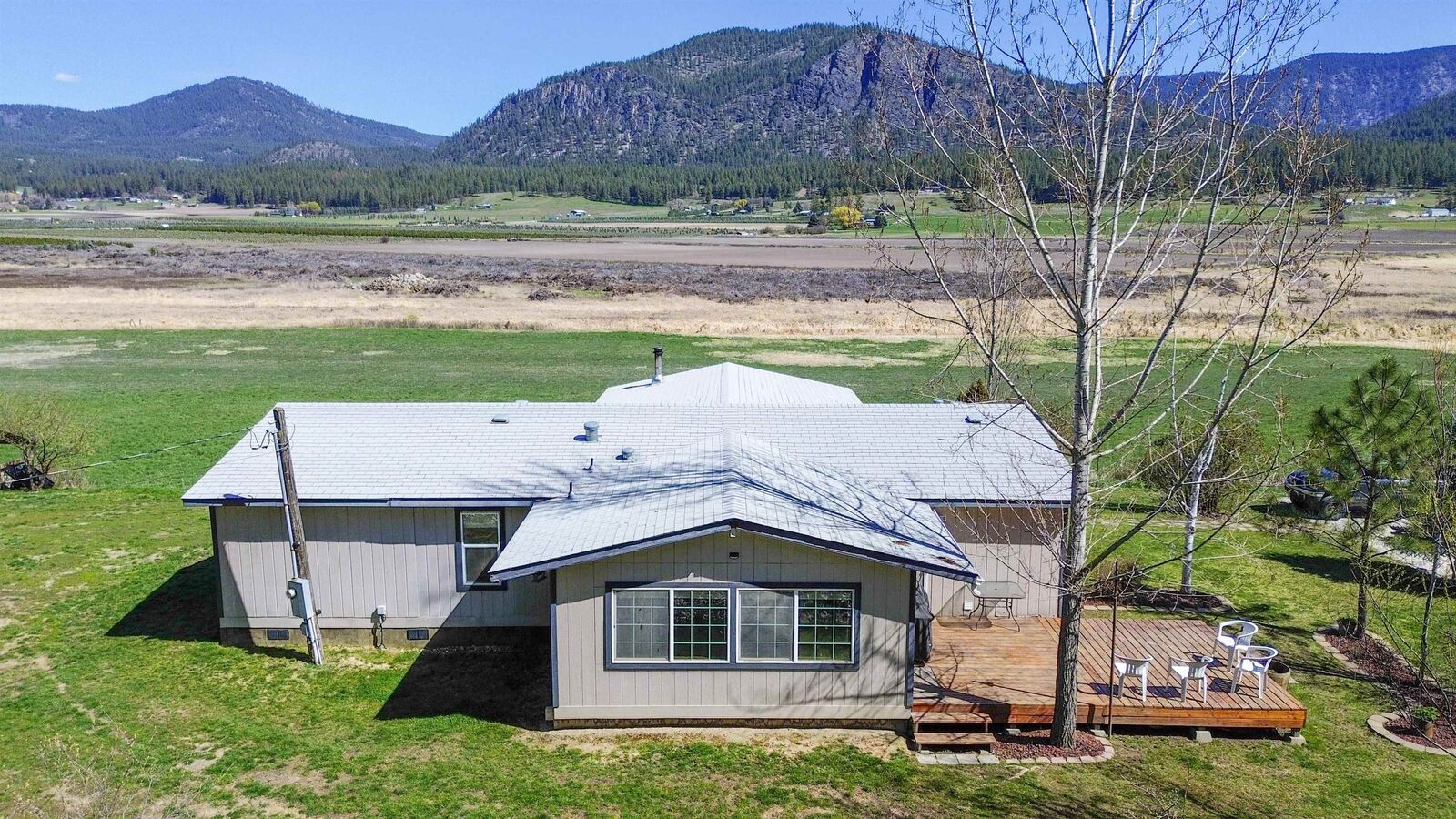 Property Photo:  2419-A Indian Ridge Rd  WA 99109 