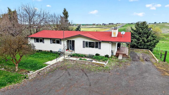 Property Photo: 27164 N Gunning Rd WA 99122