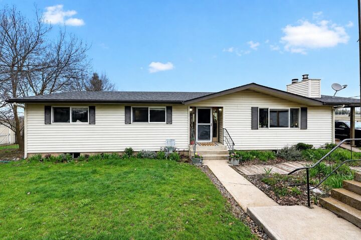 Property Photo: 27164 N Gunning Rd WA 99122
