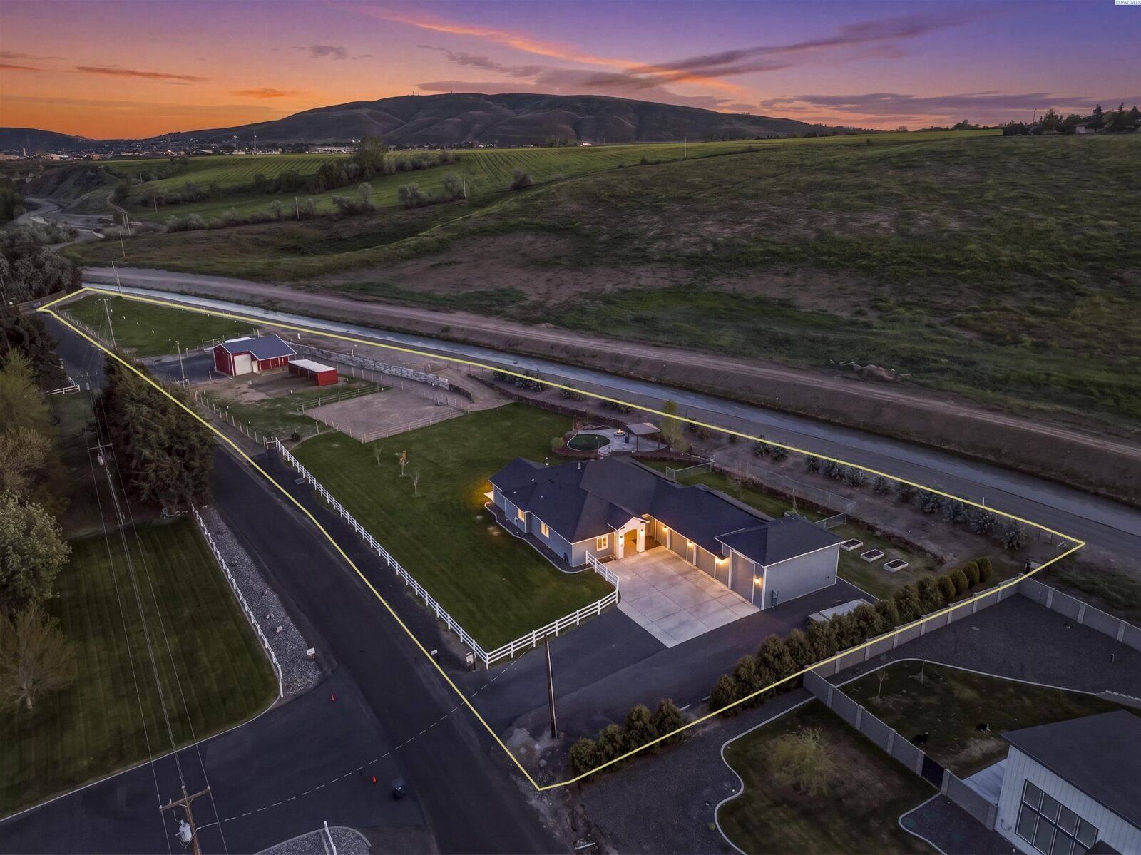 Property Photo:  2807 N Riverside Drive  WA 99353 