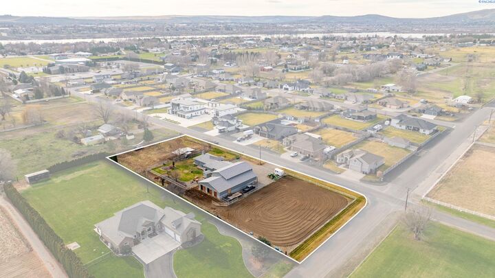 Property Photo:  2205 Rd 72  WA 99301 