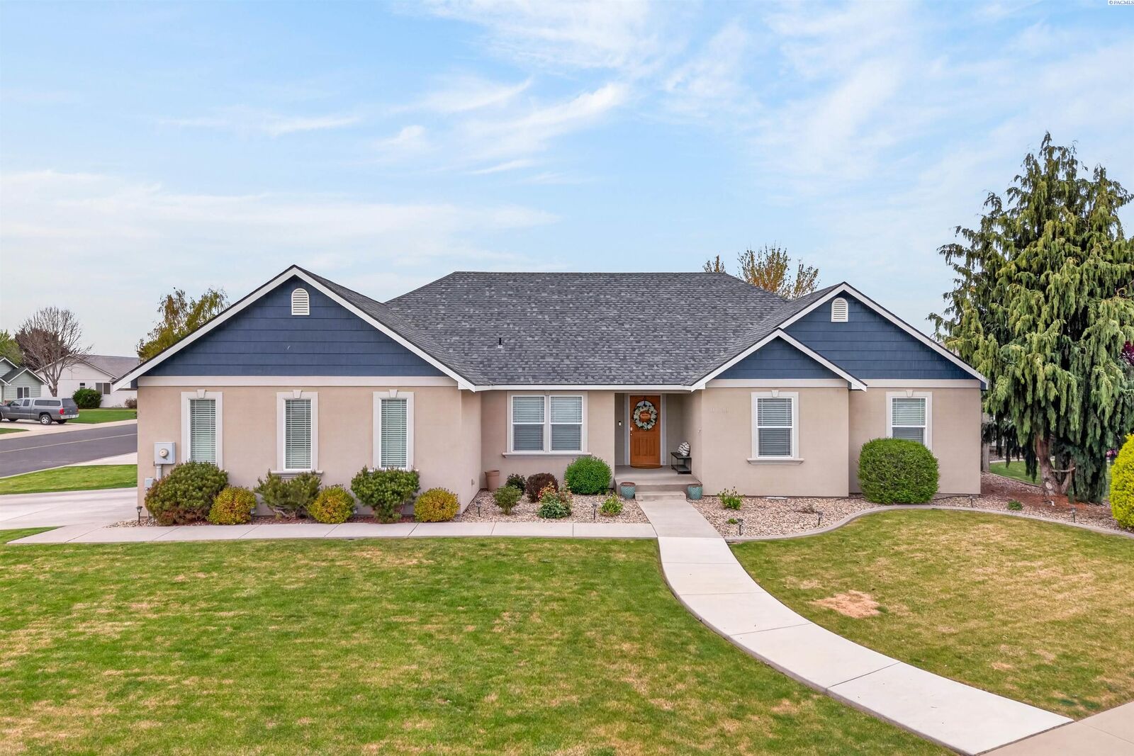 Property Photo:  1911 Wyant Dr  WA 98930 