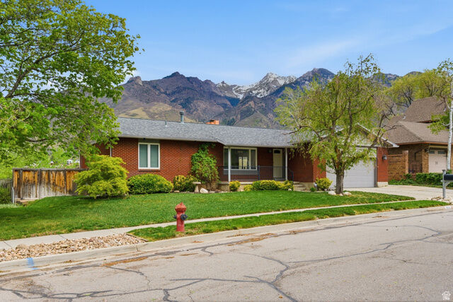 Property Photo:  8923 S Cobblecrest Ln E  UT 84093 