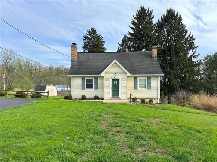 Property Photo:  7 W Pine Street  PA 15626 