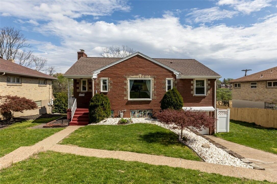 Property Photo: 1707 Worcester Drive PA 15243