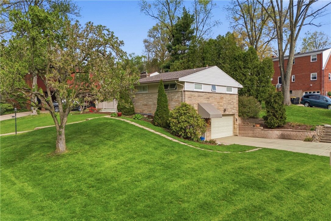 Property Photo:  2675 Strathmore Ln  PA 15102 