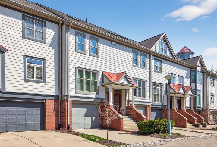 Property Photo:  8 Waterside Pl  PA 15222 