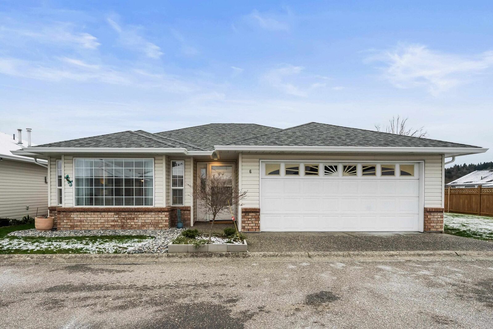 Property Photo:  9420 Woodbine Street 6  BC V2P 5S4 