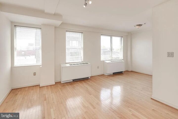 Property Photo:  815 King Street 6A  VA 22314 