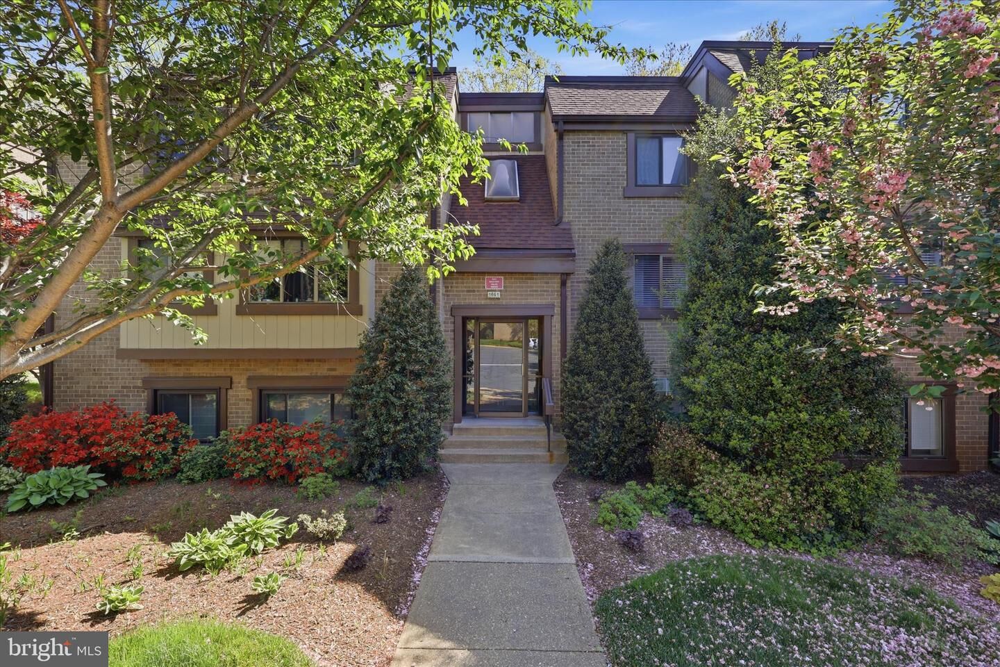 Property Photo:  1661 Parkcrest Circle 5A/300  VA 20190 