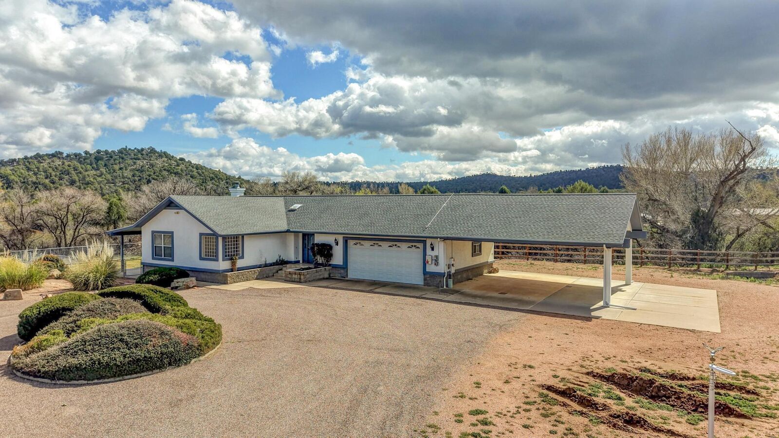 Property Photo: 8780 W Single Tree Lane AZ 85541