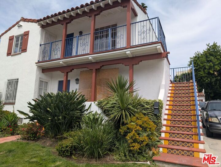 Property Photo:  1612 1/2 Glendon Ave  CA 90024 